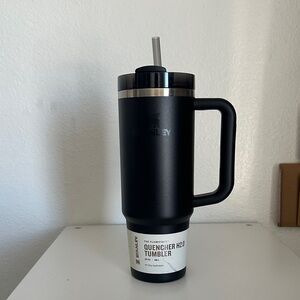 Stanley Black Quencher H2.0 Tumbler with Handle